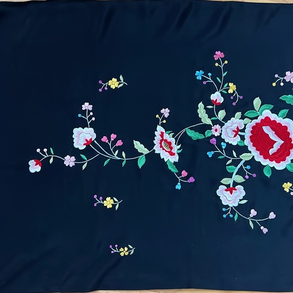 🏴💐100% Silk Shawl Floral Embroidered by Sue Wong | Black | 51”x18” + Fringe - Picture 8 of 17